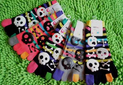 日本新款骷髏點(diǎn)膠腳趾分色提花短統(tǒng)情侶五指襪