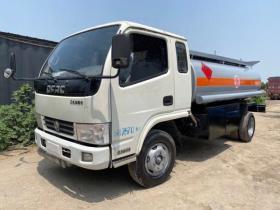 大連流動加油車與攪拌車 城市建設(shè)中的重要伙伴